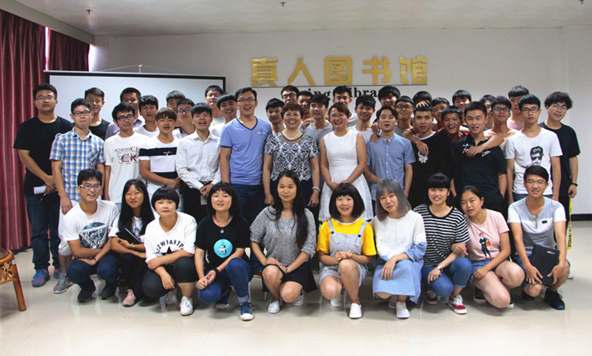 2  公司党委副书记刘晓燕主持思想政治教育主题班会.jpg